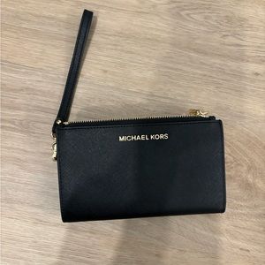 Michael Kors wristlet. Good condition.